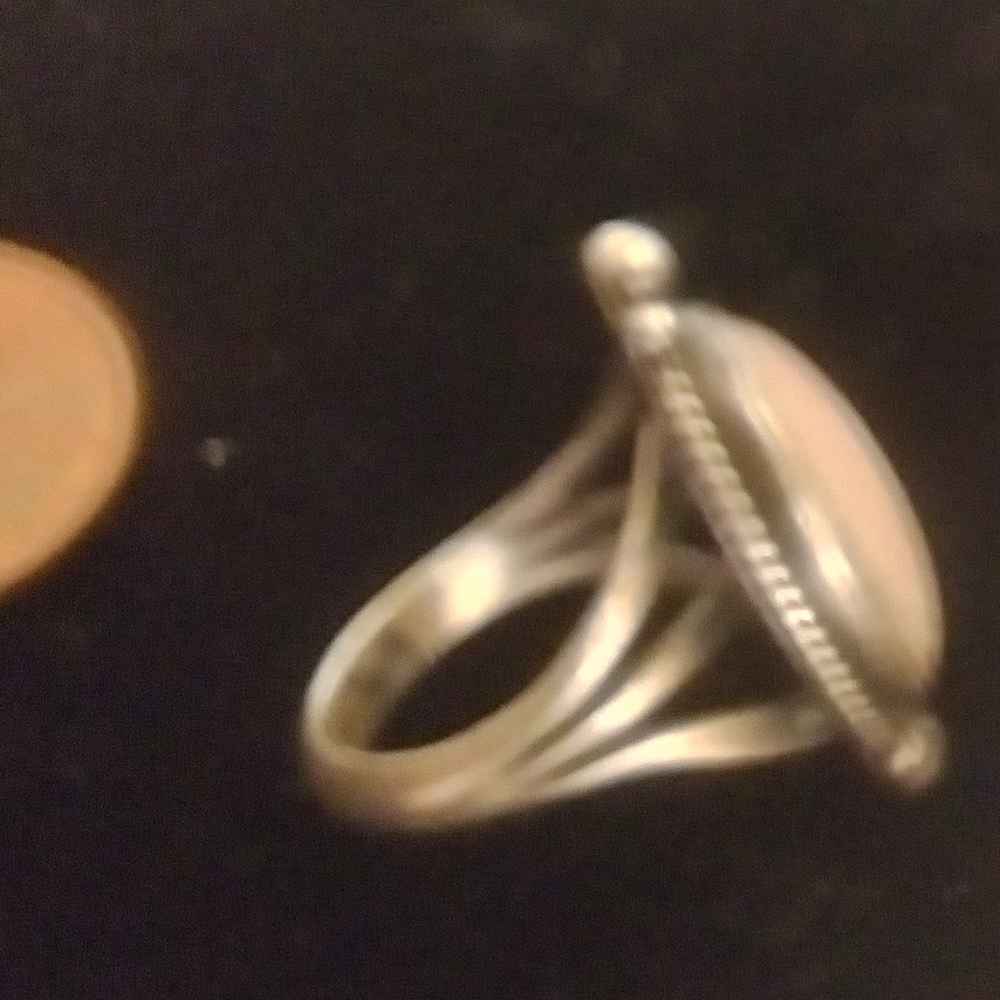 Sterling Silver mother of pearl oval ring - Picture 2 of 2